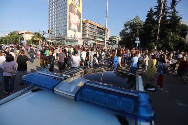 Протести в София заради жестоката катастрофа с две жертви (видео)