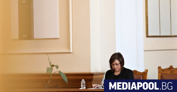 Вицeпремиерът и лидер на БСП Корнелия Нинова поиска решението за