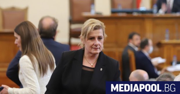 Депутатката от Възраждане Елена Гунчева ще напусне само парламентарната група