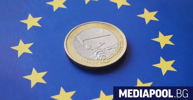 Спадът на еврото спрямо долара, който го доближава до изравняване