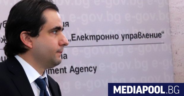 Министърът на електронното управление в оставка Божидар Божанов е изпратил