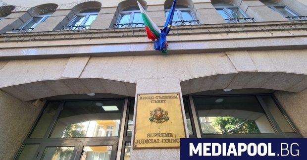 За втори ден прокурорите в страната ще гласуват за свои