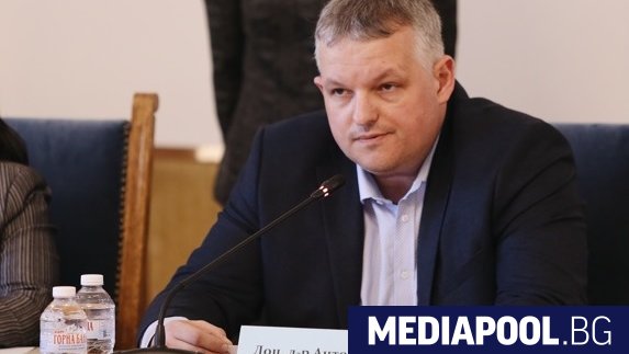 Председателят на парламентарната здравна комисия д р Антон Тонев Продължаваме промяната