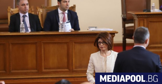 Депутатите изслушват извънредно премиера в оставка Кирил Петков и министъра