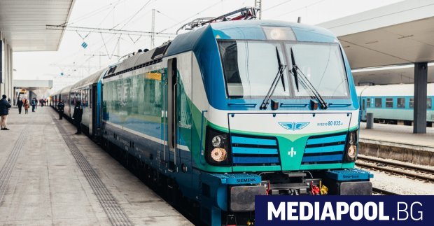 Министърът на транспорта и съобщенията в оставка Николай Събев подписа