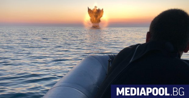 Българските Военноморски сили ВМС обезвредиха плаваща морска мина в района