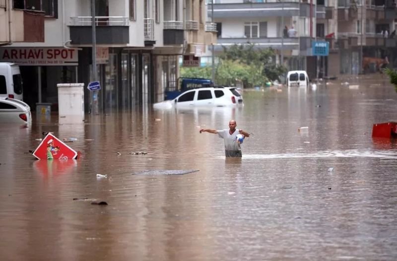 Проливни дъждове предизвикаха наводнения в Северна Турция