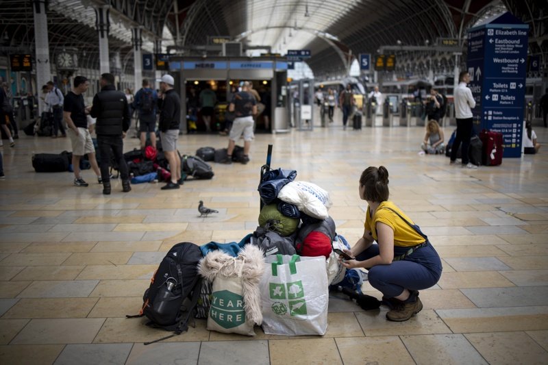 Стачка във френските железници затруднява заминаващите на лятна ваканция