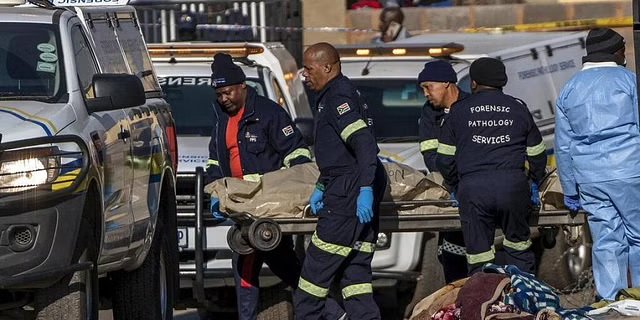 Най-малко 19 души са застреляни тази нощ в барове в Южна Африка