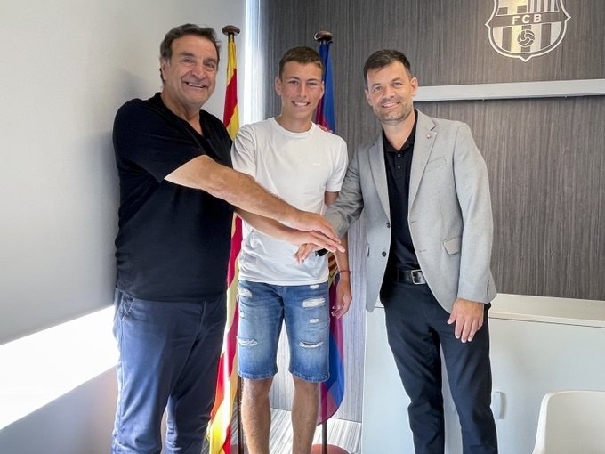 16-годишен защитник на Славия подписа с Барселона