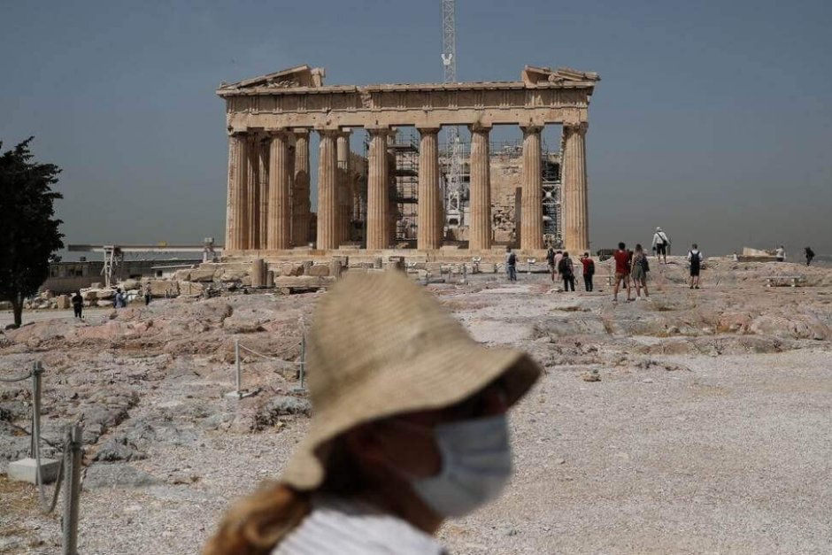 Възможно е връщането на някои противоепидемични мерки в Гърция през есента