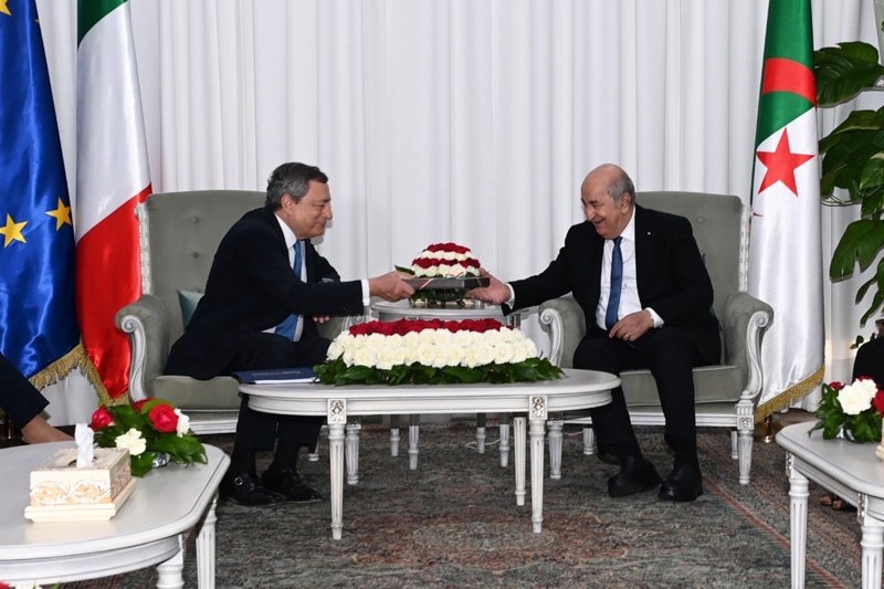 Мария Драги и алжирският президент Абделмаджид Тебун (дясно), Сн. ЕПА/БГНЕС