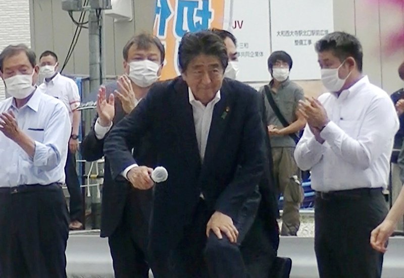 Япония в шок след убийството на бившия премиер Шиндзо Абе (видео)