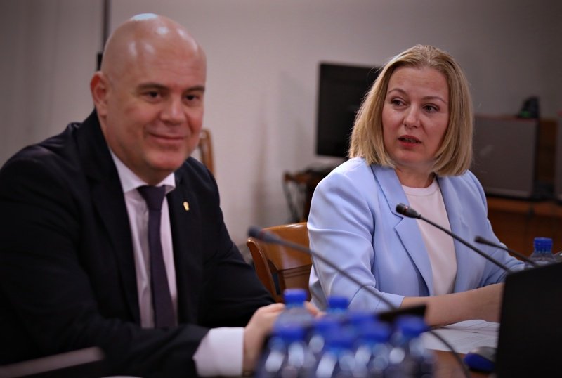 Главният прокурор Иван Гешев и министърът на правосъдието Надежда Йорданова. Снимка БГНЕС