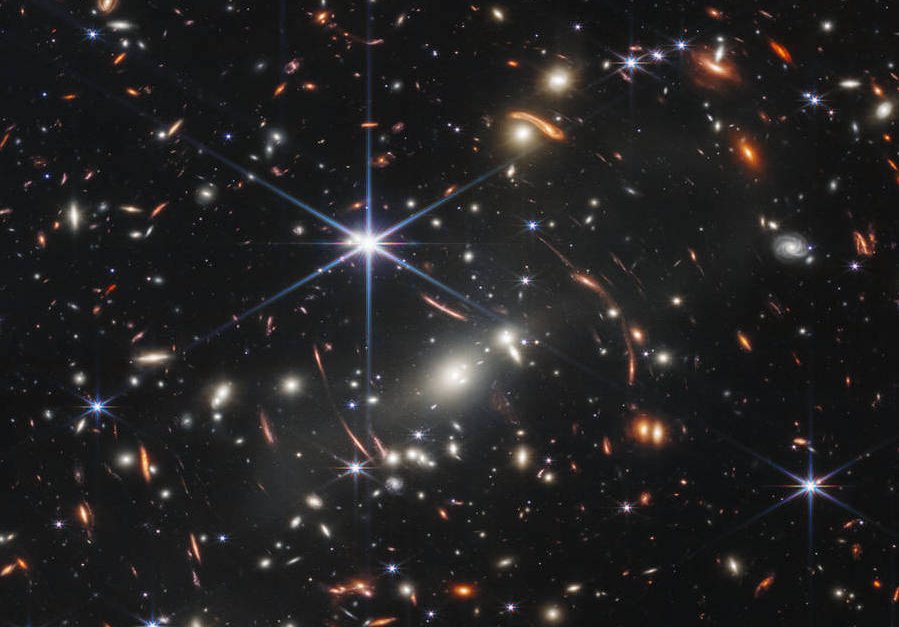 Назад към Големия взрив. НАСА показа снимка на древни галактики от дълбокия космос (обновена)