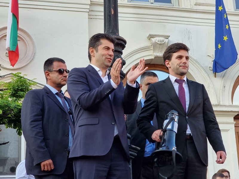 Кирил Петков и Никола Минчев на протеста в подкрепа на правителството на 16 юни. Снимка БГНЕС