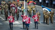 Български гвардейци начело на парада за Деня на Бастилията в Париж (галерия)