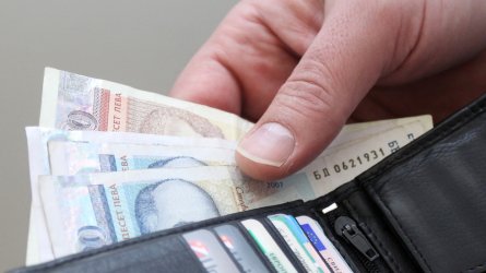 Разходите на българите растат по-бързо от приходите
