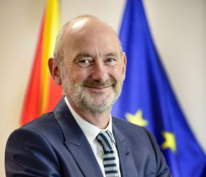 Посланикът на ЕС в Скопие: Ако българите не влязат в конституцията, преговорите за членство спират