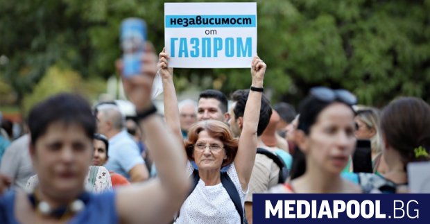 Стотици граждани се събраха в петък вечерта на протест пред