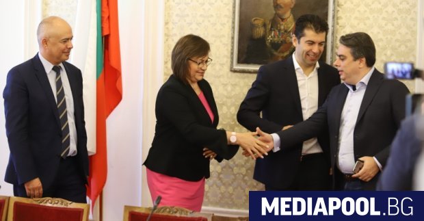 Партията на Бойко Борисов ГЕРБ в коалиция със СДС минимално