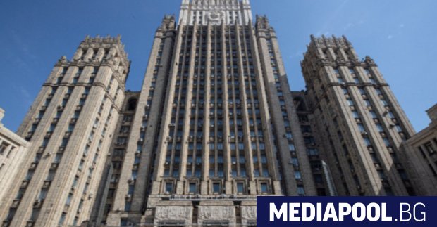 Русия експулсира 4 български дипломатa и 10 служители от българските
