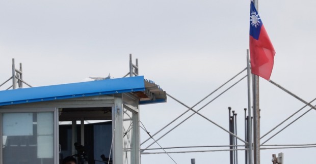 Китай изстреля няколко балистични ракети в морето около Тайван започвайки