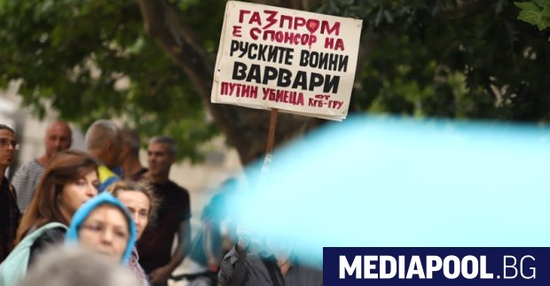 Стотици граждани се събраха в сряда пред президентството в София