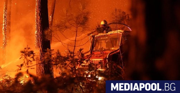 Повече от хиляда пожарникари продължават да се борят с големия