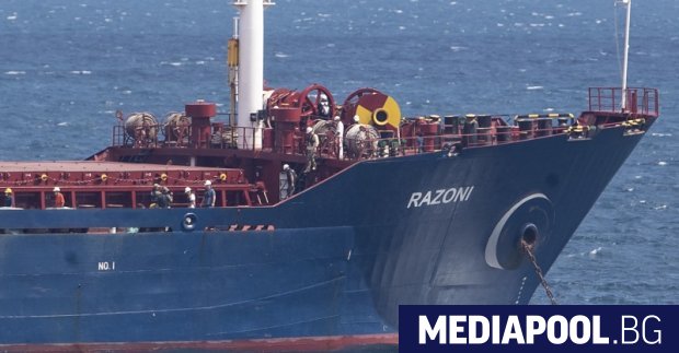 Първият кораб отплавал от Украйна преди две седмици по силата