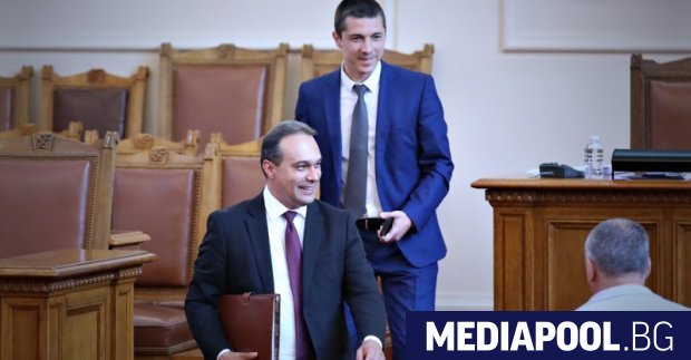 Военният министър в оставка Драгомир Заков отново защити закупуването на