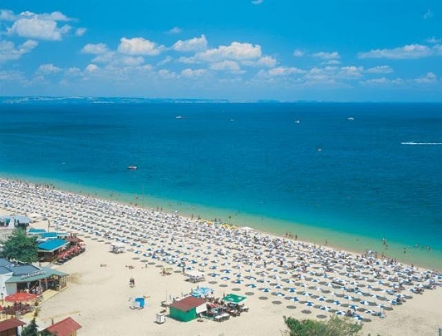 Министърът на туризма чака 7 месеца отговор от прокуратурата по сигнал за концесии на плажове