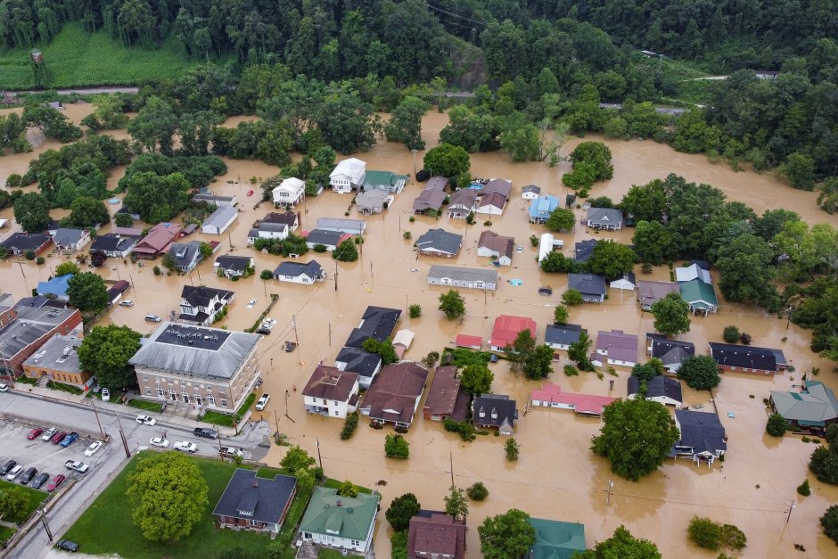 Броят на жертвите на наводненията в щата Кентъки достигна 37 души