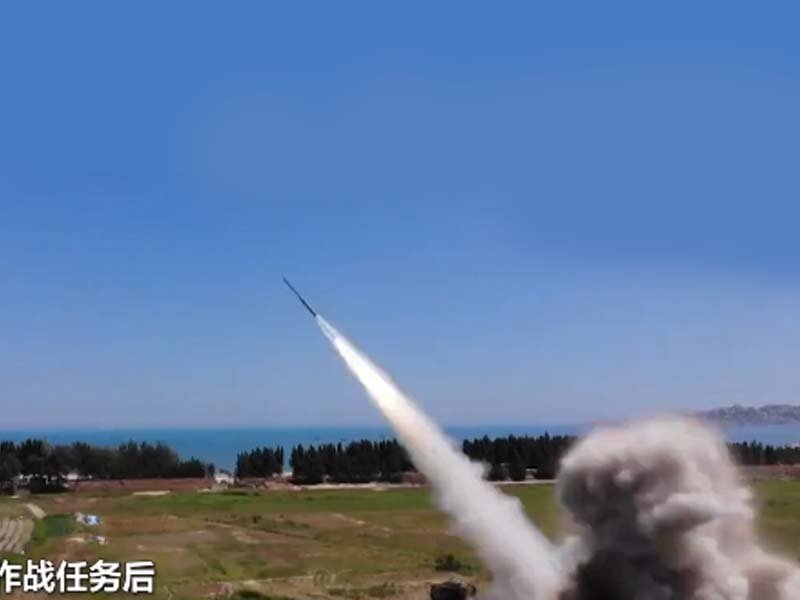 Напрежението ескалира: Китай изстреля ракети в Тайванския проток (видео и снимки)