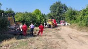 100 горски служители гасят пожар в иглолистна гора край с. Калугерово
