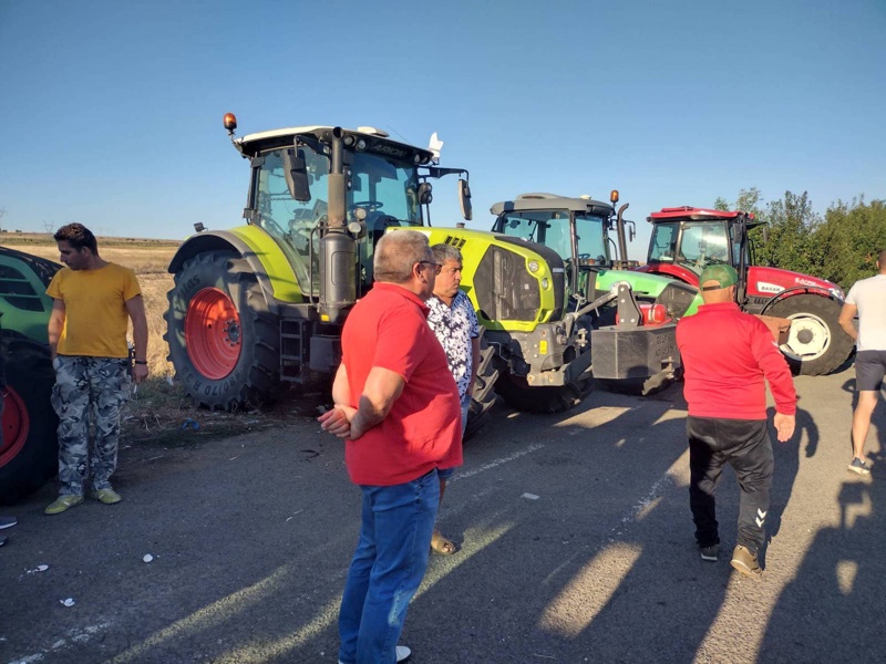 Агроминистърът гаси протестите на зърнопроизводителите с обещания за още субсидии (обновена)
