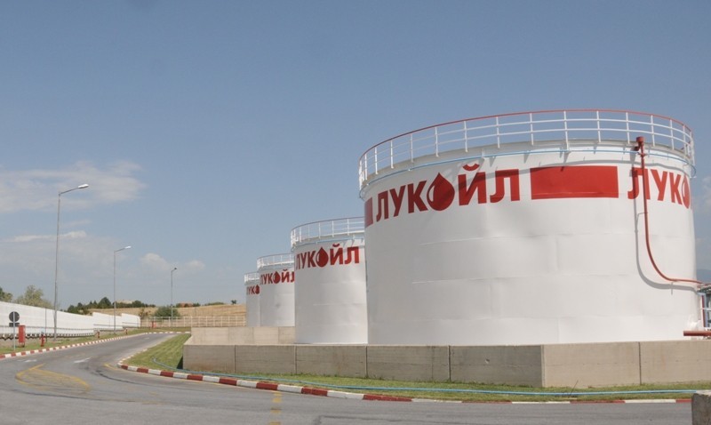 Кабинетът няма да спази забраната на ЕС за търгове за доставка на гориво от "Лукойл"