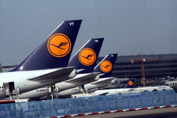 "Луфтханза" отмени стотици полети заради стачка на пилотите й