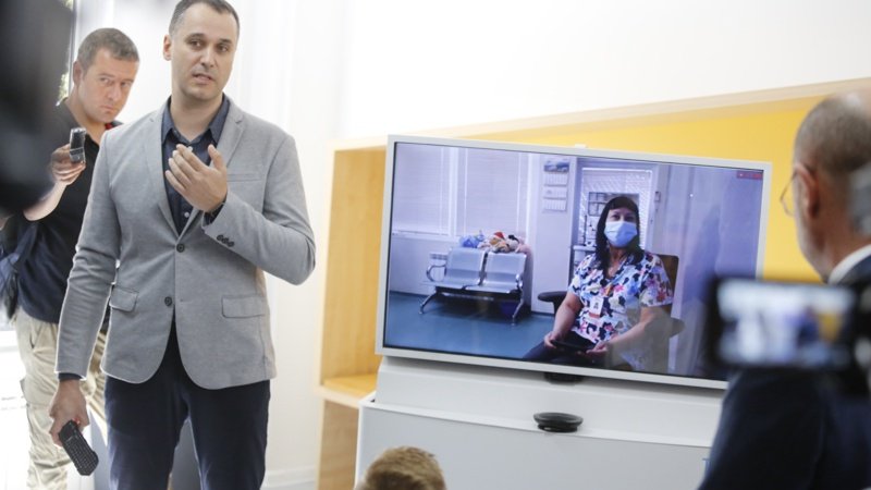 Здравни кабинети в училища ще имат телемедицинска връзка с болници