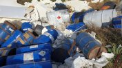 Открити са безразборно изхвърлени 250 варела с химикали из София
