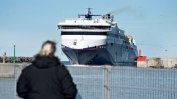 Пожар на ферибот с 300 души на борда край Швеция, няма пострадали