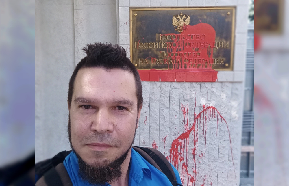 Иван Калчев – Глиги заля с червена боя "посолството на КГБ в София"
