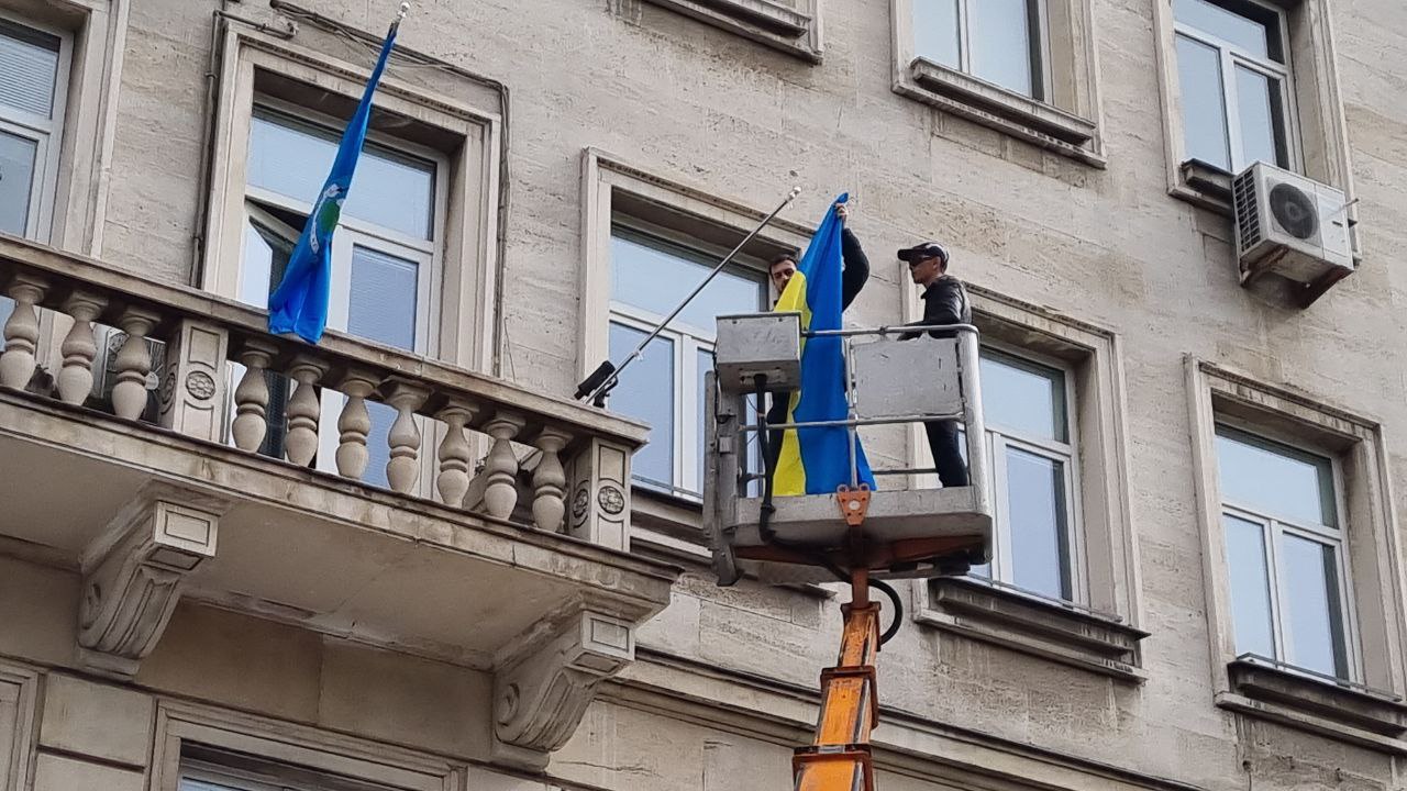 Съветници искат знамето на Украйна да се махне от сградата на Столичната община