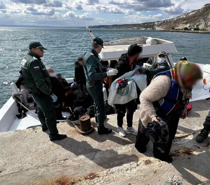 Каналджията, прекарал над 30 мигранти с лодка, се призна за виновен