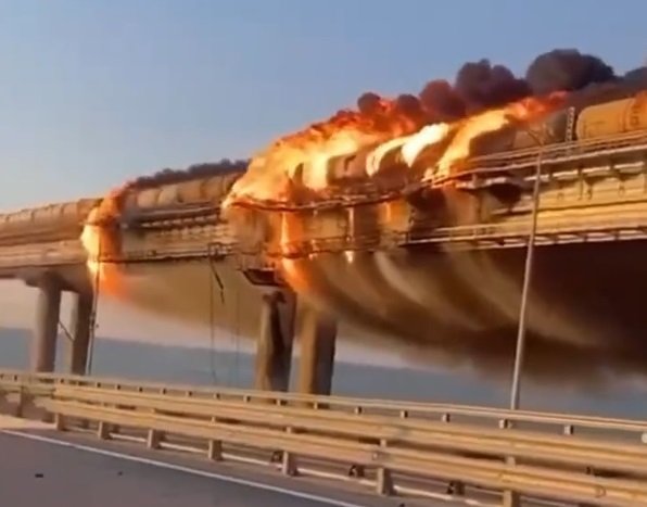 Кадрите, които показват експлозията на Кримския мост