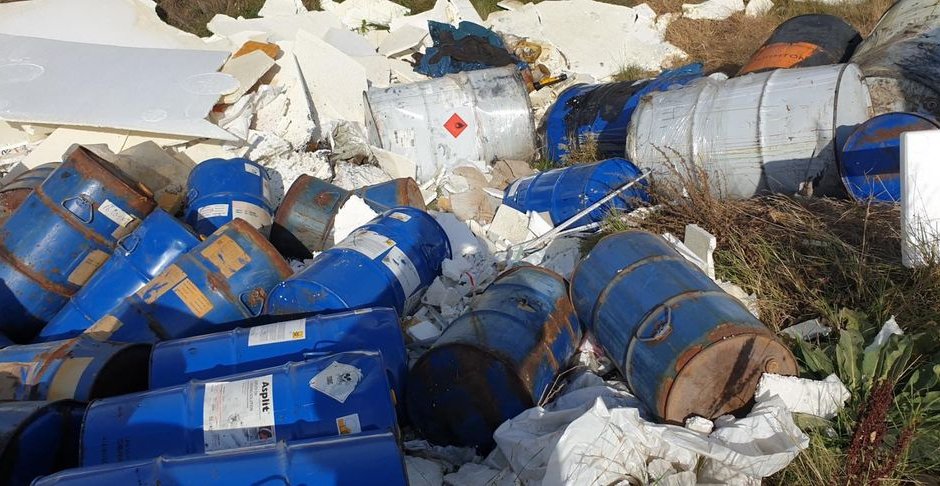 Собственик на склад е задържан заради разхвърлените 12 т опасен боклук из София