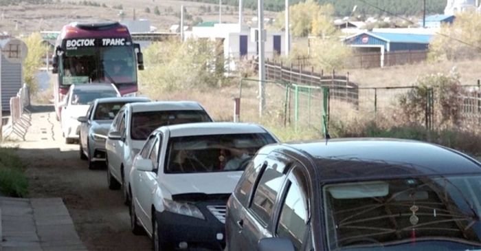 Опашка от коли на руско-монголската граница