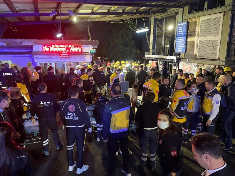 Жертвите на експлозията в турска мина достигнаха 41 души (обновена)