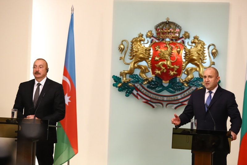 Радев и Алиев обсъдиха директен азерски газ за българския бизнес