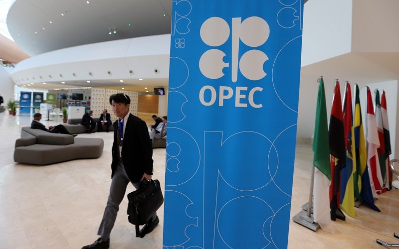 САЩ настояват пред ОПЕК да не намалява значително добива на петрол